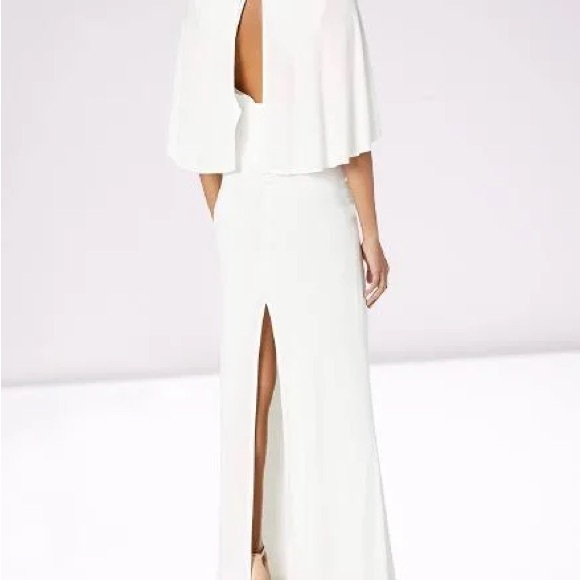 Elegant Gown with Cape Sleeves - Picture 3 of 3